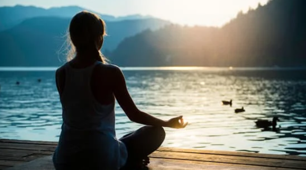 Wie Meditation dir dabei helfen kann gelassener und glücklicher zu werden