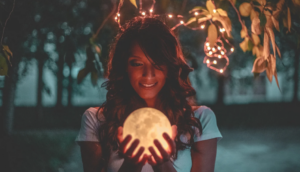 Mehr über den Artikel erfahren Diese 5 magischen Rituale kannst du bei Vollmond ausführen