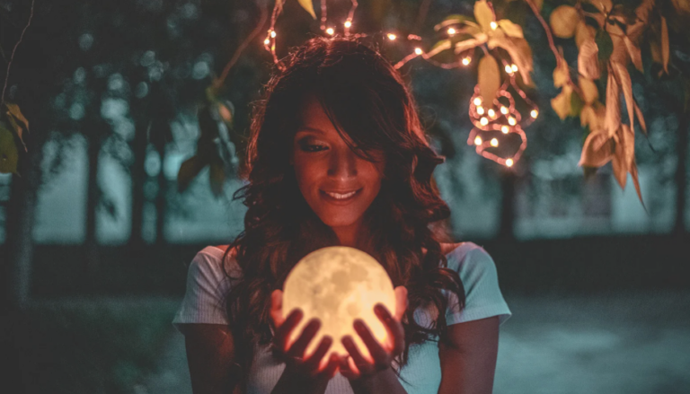 Mehr über den Artikel erfahren Diese 5 magischen Rituale kannst du bei Vollmond ausführen