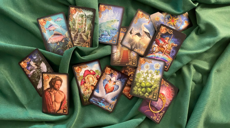 Mehr über den Artikel erfahren Kartenlegen mit Lenormand: Welche Geheimnisse verbergen sich in deinem persönlichen Kartenbild?
